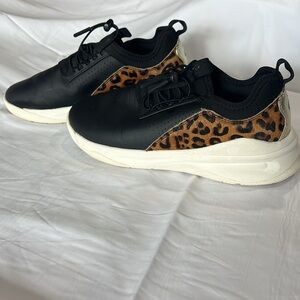 Limited Edition Cheetah print Cloves W8